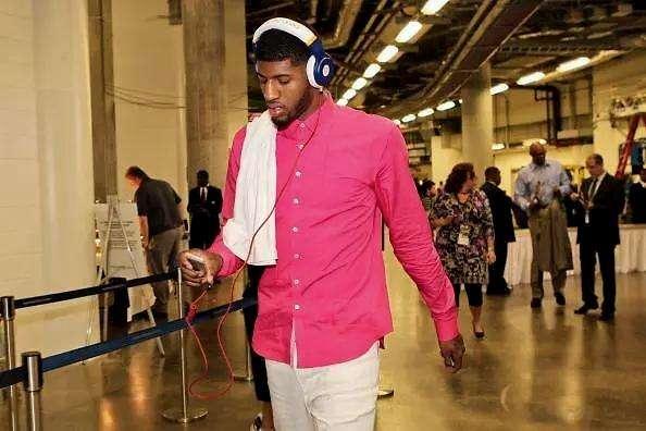 希勒等百球名宿祝贺哈兰德：仅用111场太离谱，他就是超巨（希勒等百球传奇齐贺哈兰德：111战破百太不可思议，他已是超级巨星）