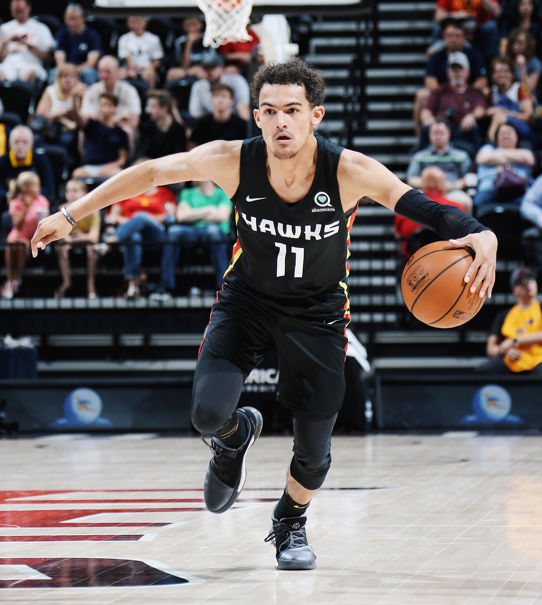 非常懊恼！恩比德技术罚球不中 顺势跪倒在地（懊恼不已！恩比德技术罚球未中后跪倒在地）