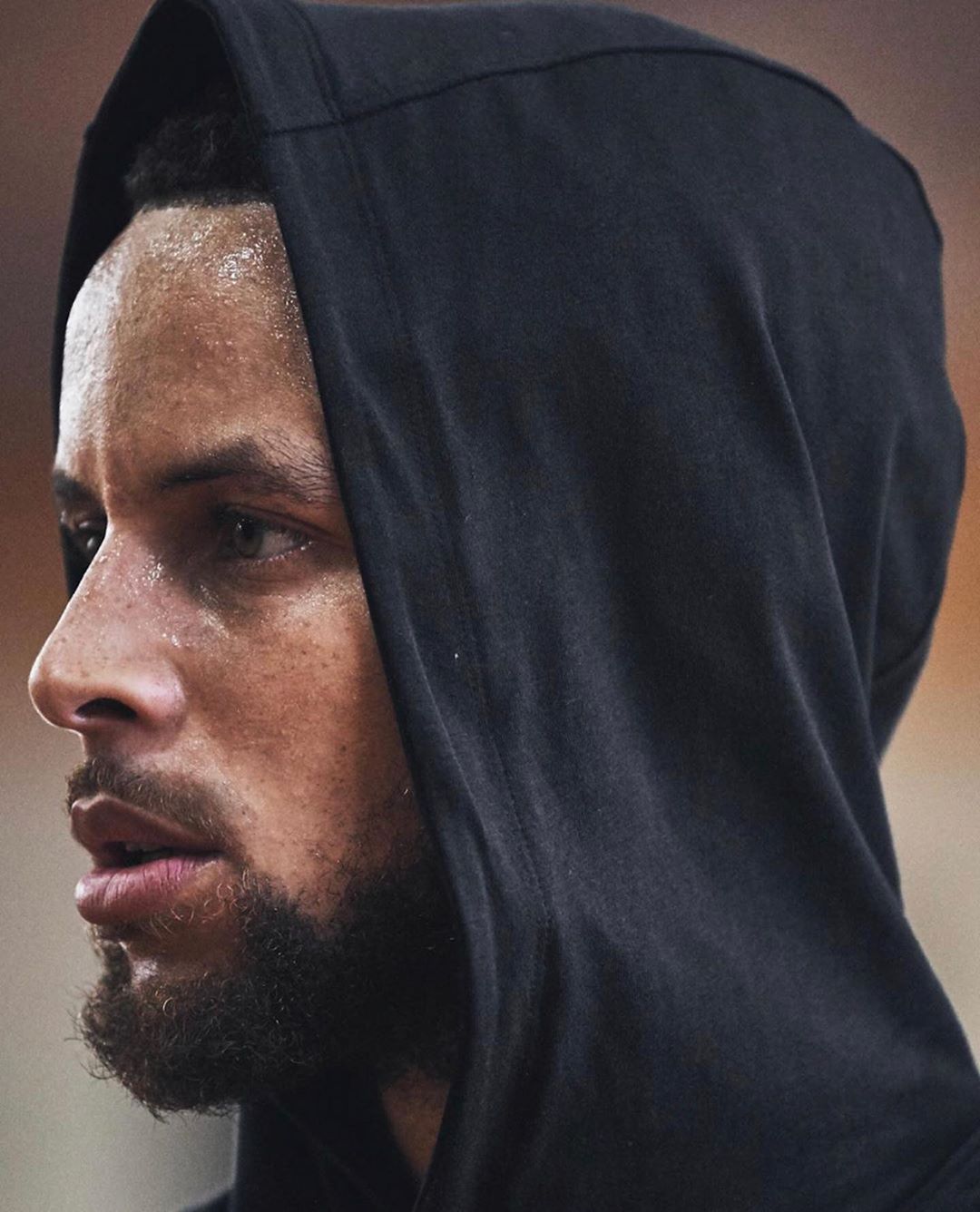 足球欧冠豪门锁定小组第一提前晋级（欧冠豪门锁定小组头名，提前晋级）