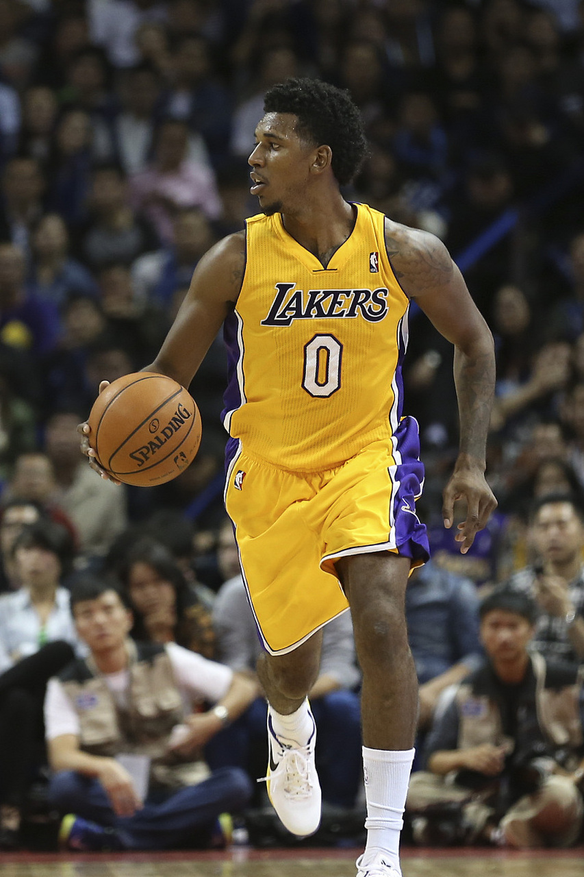 篮球鞋气垫与缓震差异解读（篮球鞋气垫与缓震：区别解析）