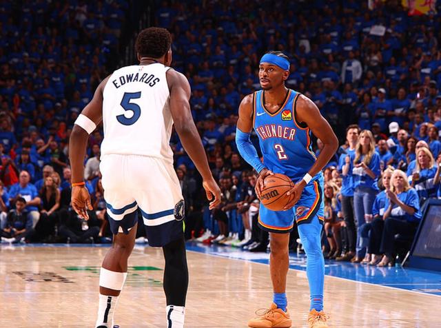 半场战报：门兴格拉德巴赫1-3沃尔夫斯堡，维默尔梅开二度，阿穆拉破门（半场速报：沃尔夫斯堡3-1领先门兴格拉德巴赫，维默尔双响，阿穆拉建功）