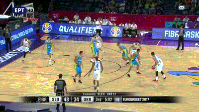 海港6日上午转道新加坡去新山，颜骏凌、徐新获颁纪念球衣（海港队6日上午经新加坡转赴新山，颜骏凌、徐新获赠纪念球衣）