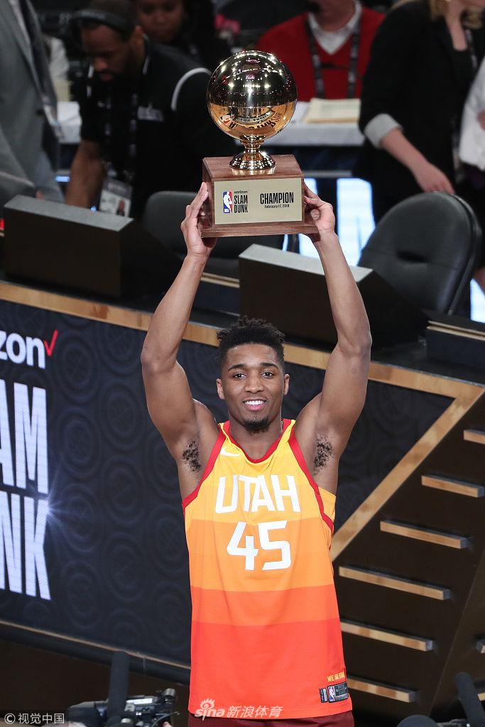 足球评论员兼作家，退役后的克拉默已在创作个人第二部小说（克拉默退役后身兼足球评论员与作家，正着手创作第二部小说）