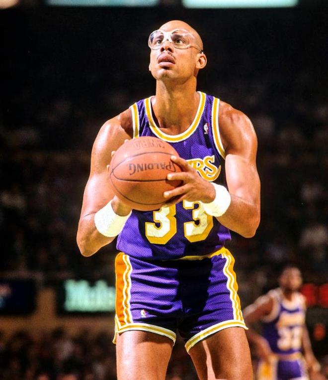 媒体人：青岛西海岸球员徐彬计划留洋，目的地有英国（媒体人称青岛西海岸球员徐彬计划赴海外发展，英国为备选目的地）