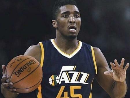 曼城主场战维拉坐拥1神迹 数据示蓝月2-1小胜（曼城主场神纪录加持 预测蓝月2-1险胜维拉）