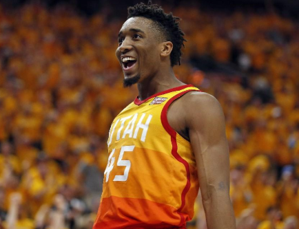 五人制足球速度与配合技巧解析（五人制足球：速度与团队配合的实战要点）