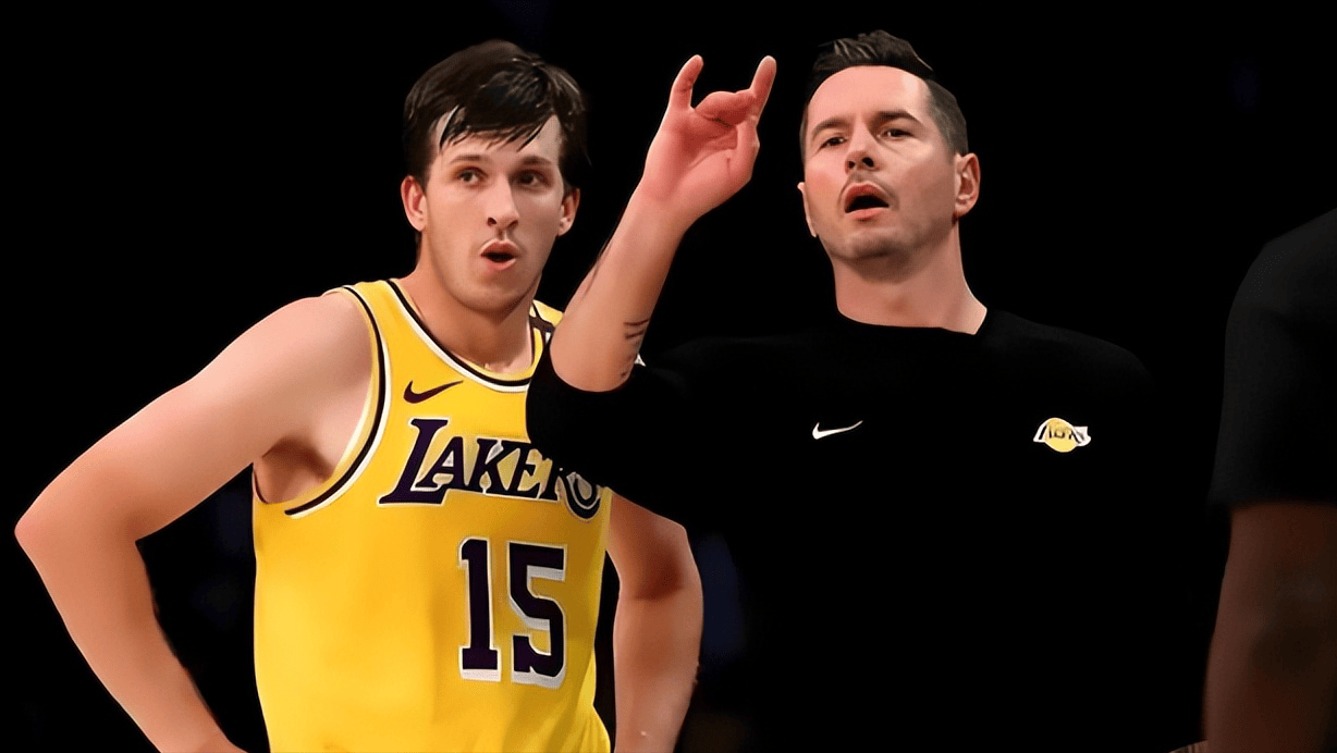 国脚伤愈复出，送出助攻稳定军心（国脚康复回归，一记助攻稳住士气）