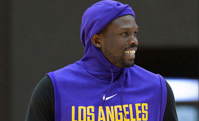 “封神”助力续航绿茵梦想，新鹏城与台铃举行车辆交付仪式（台铃“封神”护航绿茵征程，新鹏城举行车辆交付仪式）