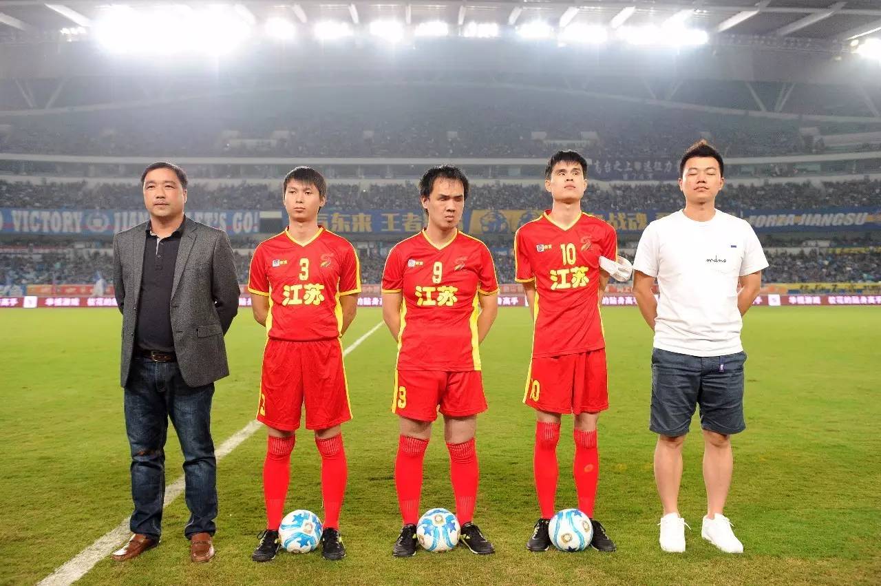 王楠9岁女儿迎转折点！首夺全国团体冠军，遗憾女单无缘前32（王楠9岁女儿迎关键拐点：首次摘得全国团体冠军，女单无缘32强）