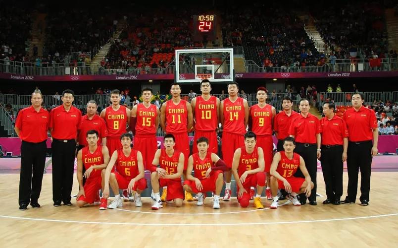 欧冠第4轮前瞻：双战术体系的博弈，两位神锋大战“群狼”（欧冠第4轮前瞻：两套战术正面碰撞，双神锋硬撼群狼）