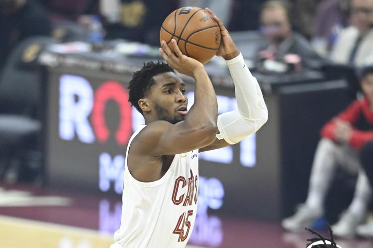 浓眉：我和欧文关系很亲密，迫不及待地想看到他真正回归球队（浓眉：与欧文交情深厚，盼他尽快全面回归球队）