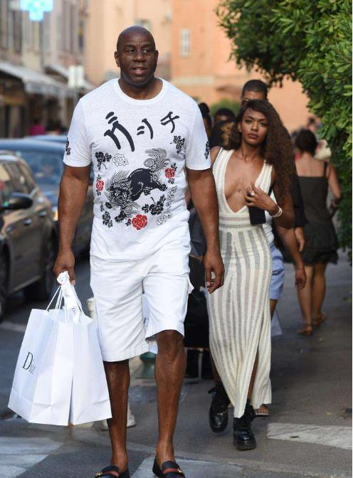 意媒：铃木彩艳可能因为手部骨折缺阵三个月，明年2至3月复出（意媒：手部骨折或让铃木彩艳伤停三个月，预计明年2至3月回归）