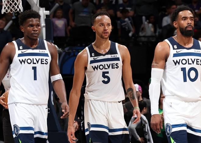 西甲最新积分战报 皇马5轮4场丢分无力追巴萨（西甲积分榜更新：皇马近5轮4次丢分，追赶巴萨乏力）