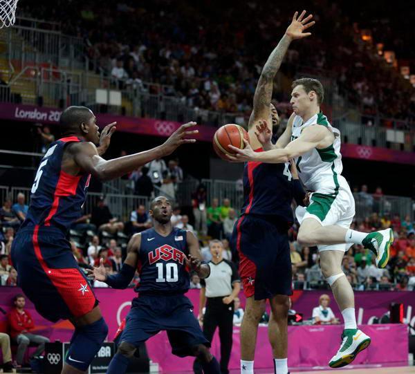 里程碑之战，恩里克迎来执教生涯第400场俱乐部赛事（里程碑时刻：恩里克迎来俱乐部执教第400战）