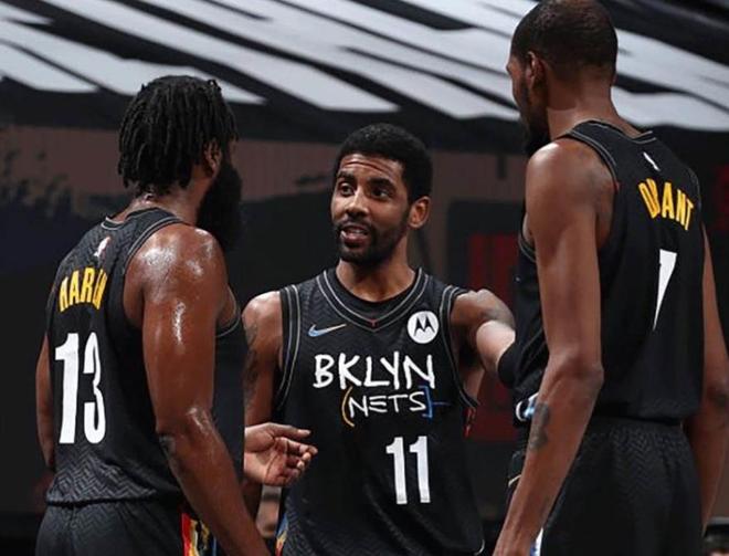 中国男子冰壶队米兰冬奥资格赛5-2击败菲律宾，豪取三连胜引关注（中国男冰壶队米兰冬奥资格赛5比2击败菲律宾，豪取三连胜引热议）