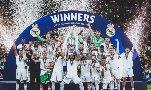 梅西附体！安东尼欧联超车后1V3吊射 10场6球2助打脸曼联+巴西男足（安东尼欧联神作：超车后1V3挑射，近10战6球2助，打脸曼联与巴西男足）