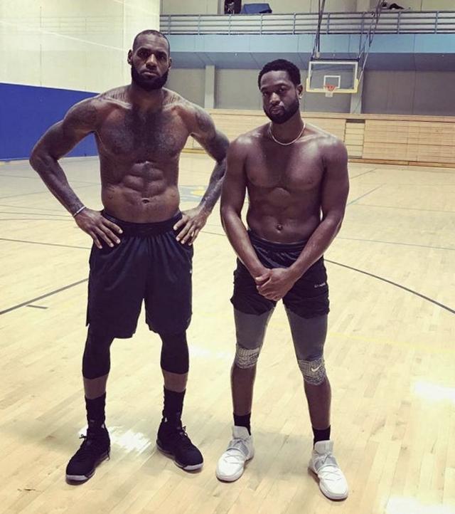 半场战报-独行侠手握6分领先 浓眉克莱合砍42分 鹈鹕三人上双（半场快讯：独行侠领先6分，浓眉与克莱合计42分，鹈鹕三人得分上双）