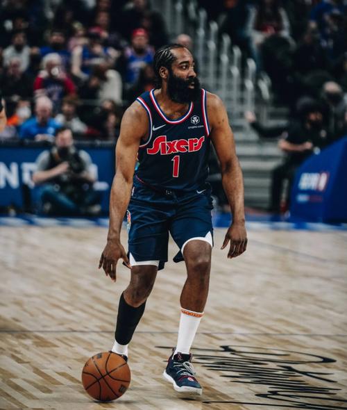 4球7助！B费本赛季英超制造11粒进球，仅次于哈兰德（B费英超本季已参与11球（4球7助），进攻贡献仅次于哈兰德）