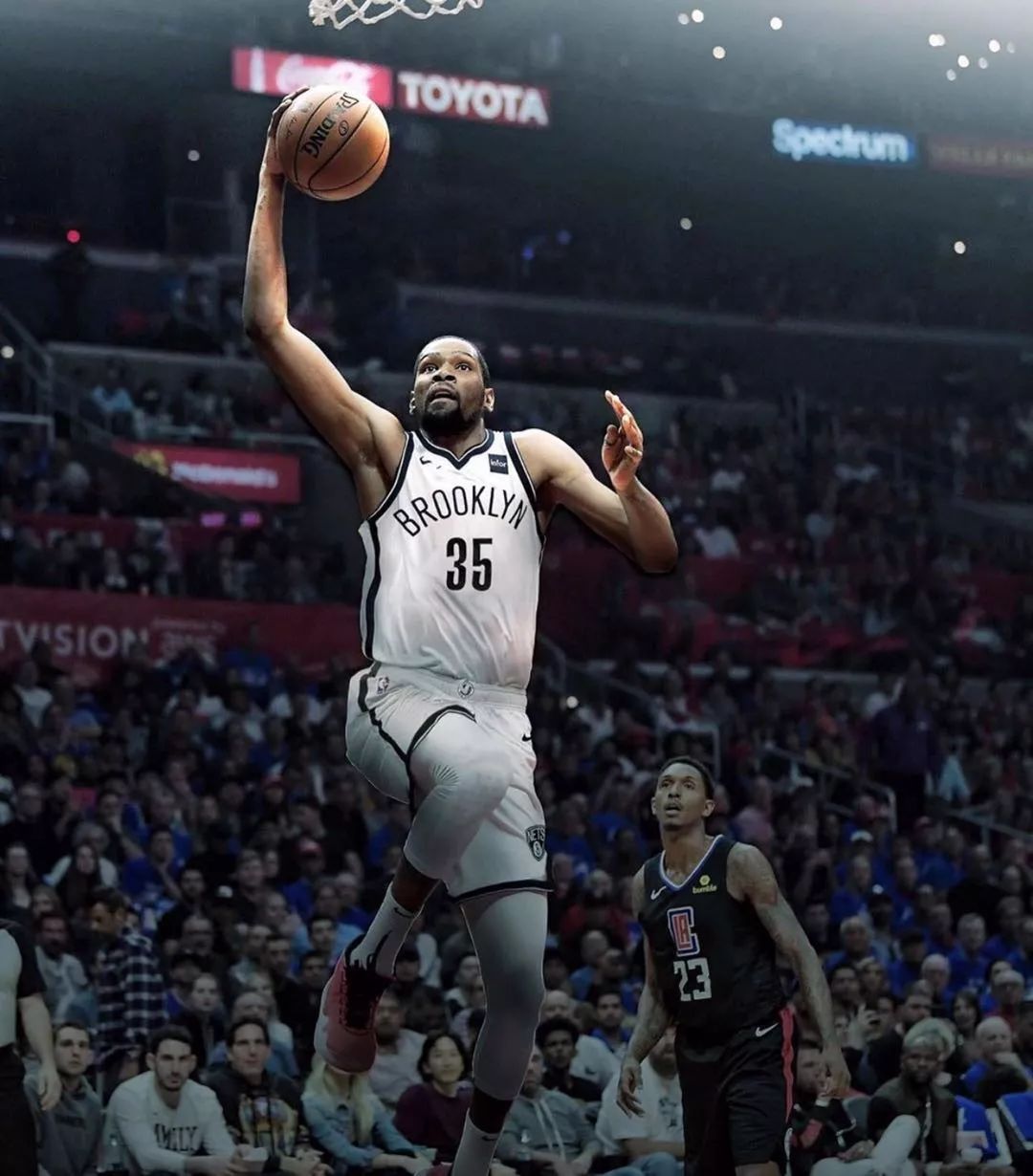 首次被葡萄牙征召的边锋福布斯出生时，C罗已为葡萄牙出场3次（福布斯迎来葡萄牙首召，出生时C罗已为国家队出场三次）